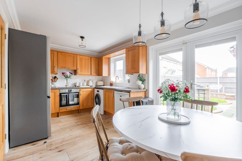 Property photo 2 of 26