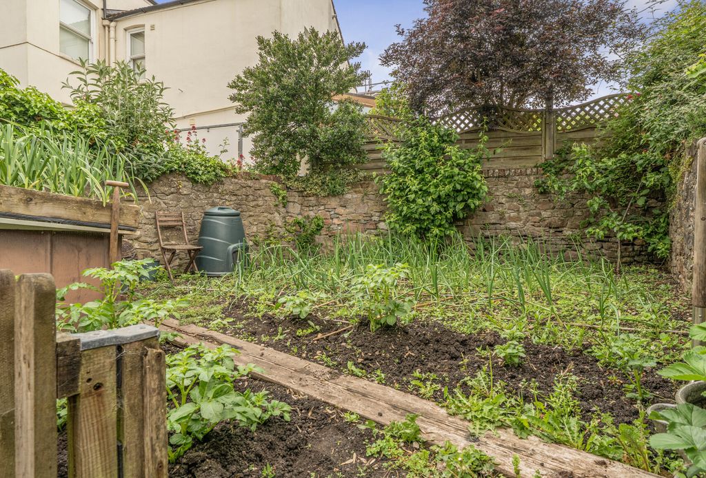 Property photo 3 of 13 1456175-11-69Fdb8...
