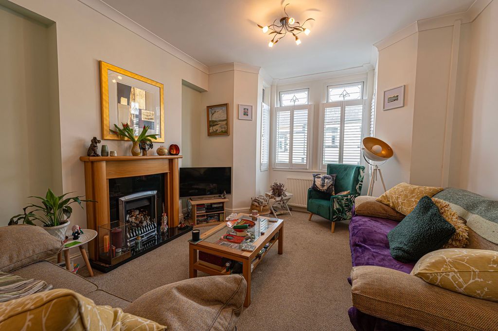 Property photo 3 of 32