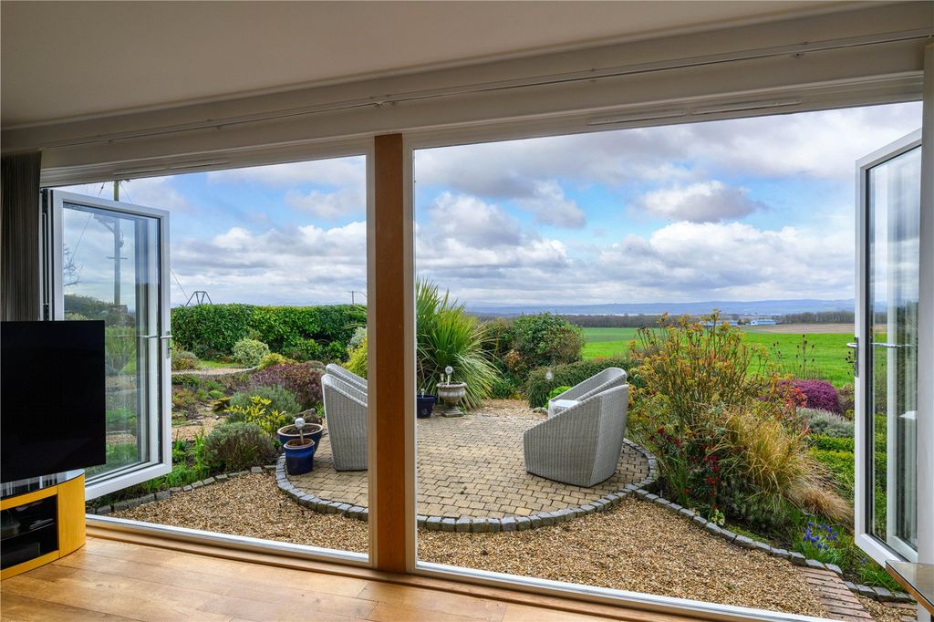 Property photo 3 of 35 Views