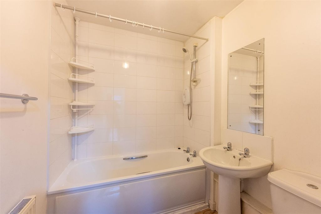 Property photo 3 of 28 Bathroom