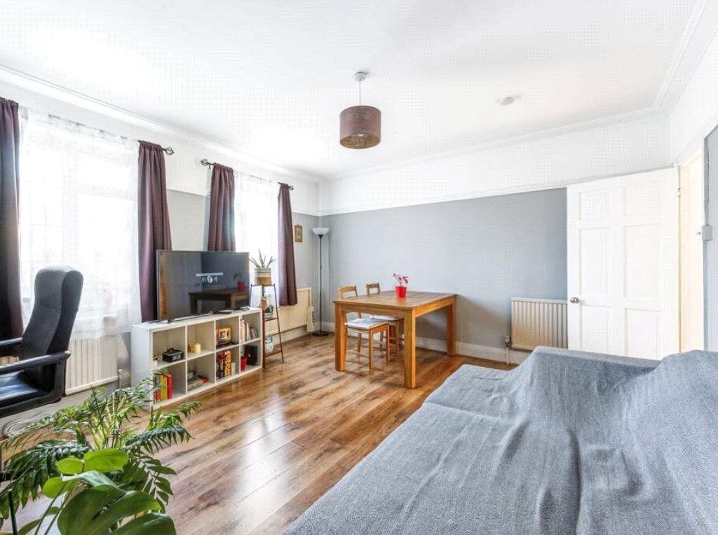 Property photo 3 of 10 Lounge