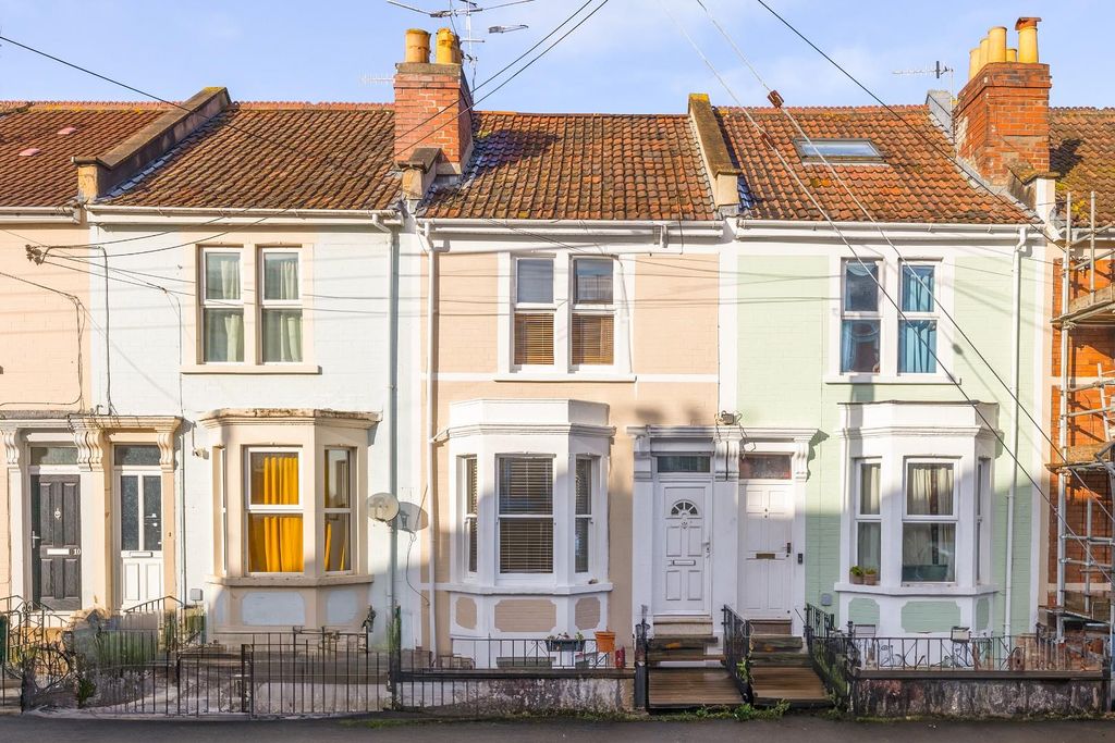 Property photo 2 of 31 6, Mendip Road-29.Jpg