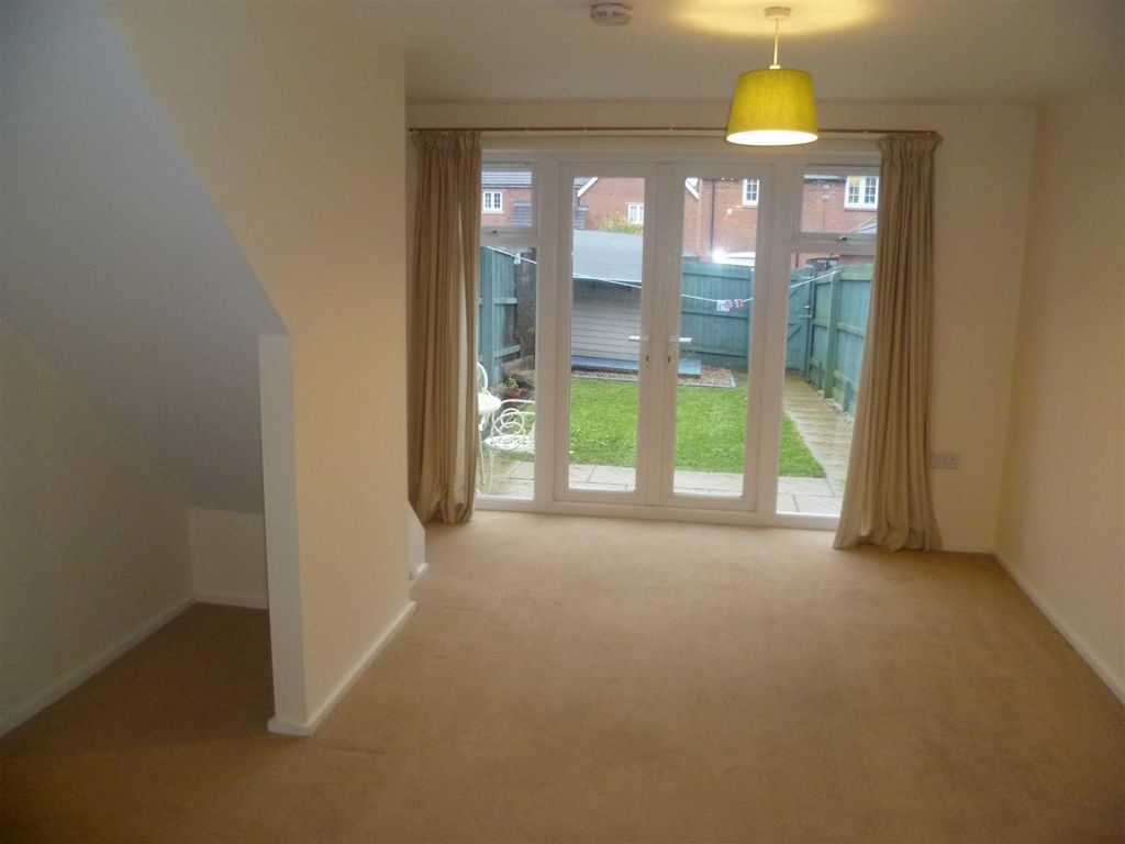 Property photo 3 of 8 Lounge