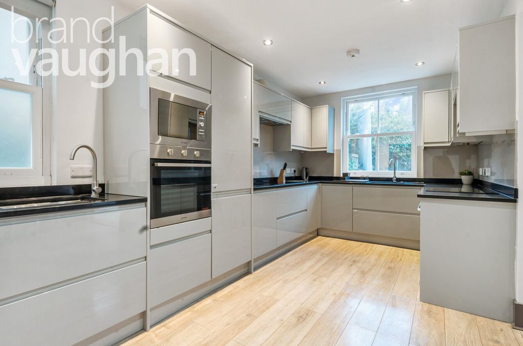 Property photo 2 of 10 Communal Kitchen