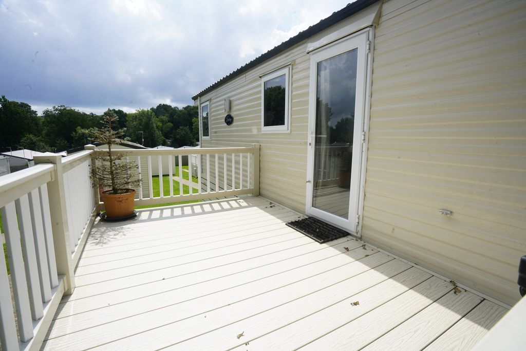 Property photo 2 of 28
