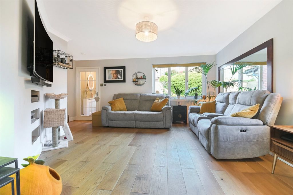 Property photo 2 of 23 Living Room