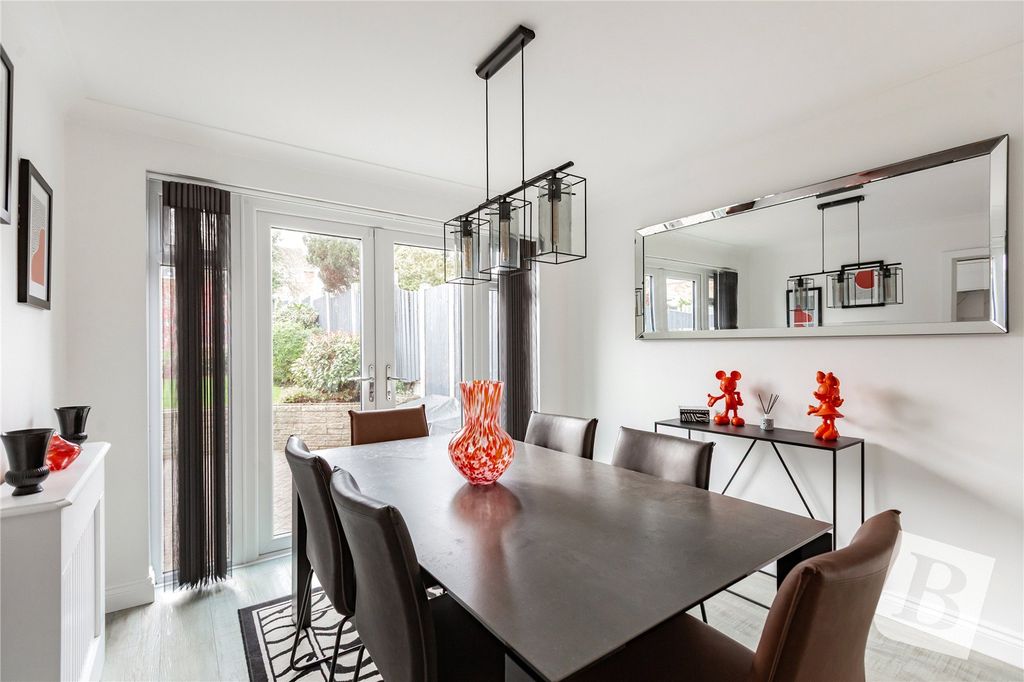 Property photo 3 of 19 Dining Room