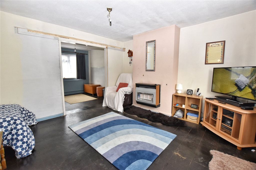 Property photo 2 of 19 Lounge