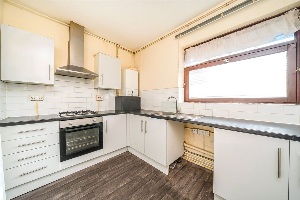 Property photo 3 of 8 Kitchen