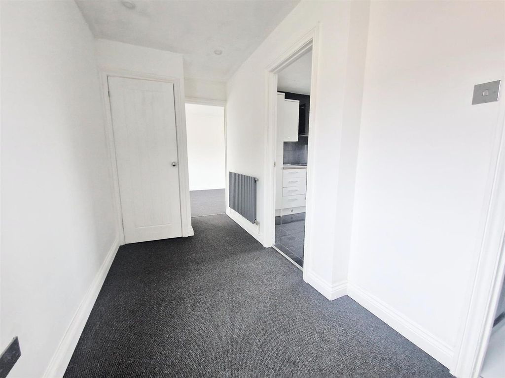 Property photo 2 of 5 01Hvv8Egag4N8Qr3Pk7R