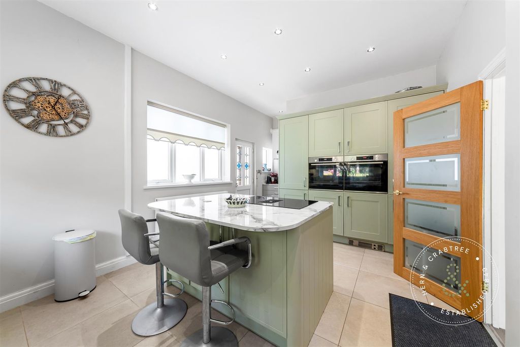 Property photo 3 of 63 Fairwater-Road-70.Jpg