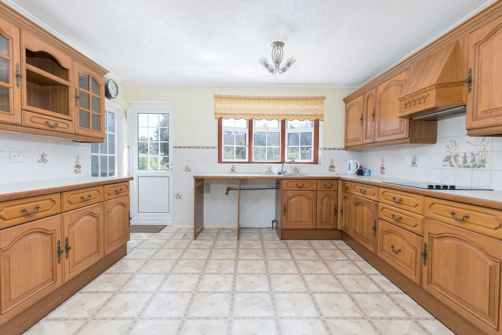 Property photo 3 of 24