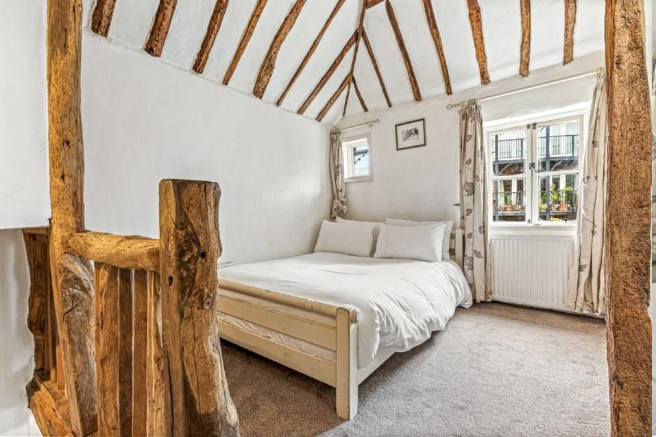 Property photo 1 of 8 Bedroom