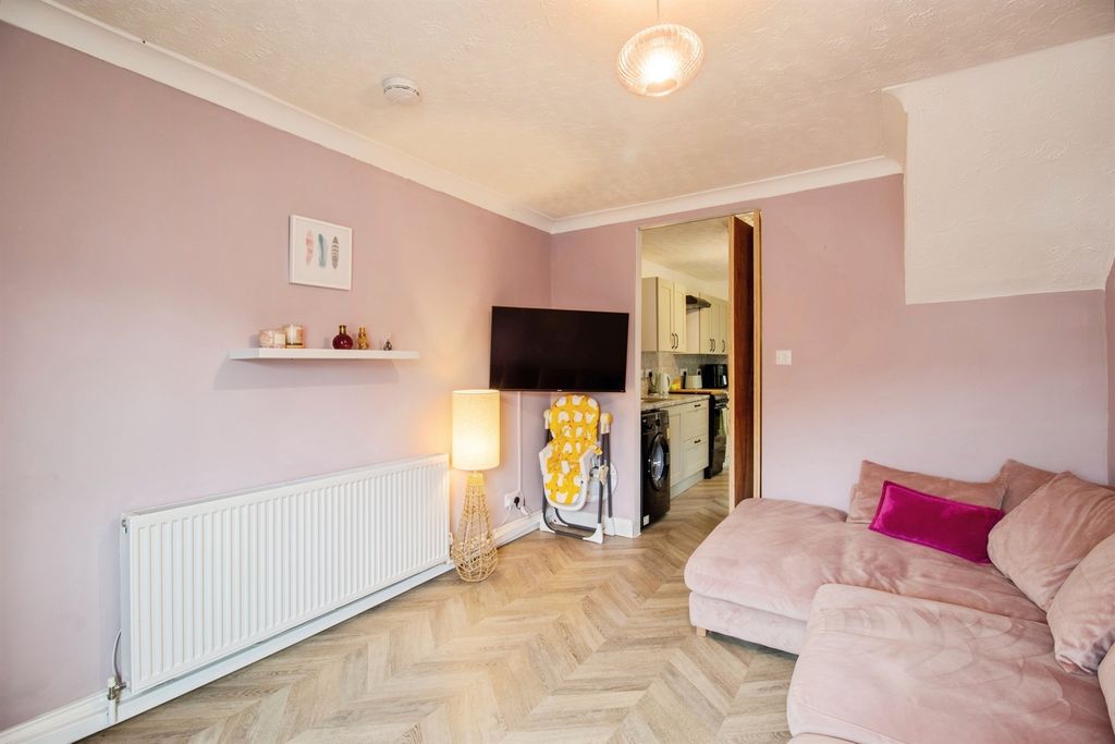 Property photo 3 of 11