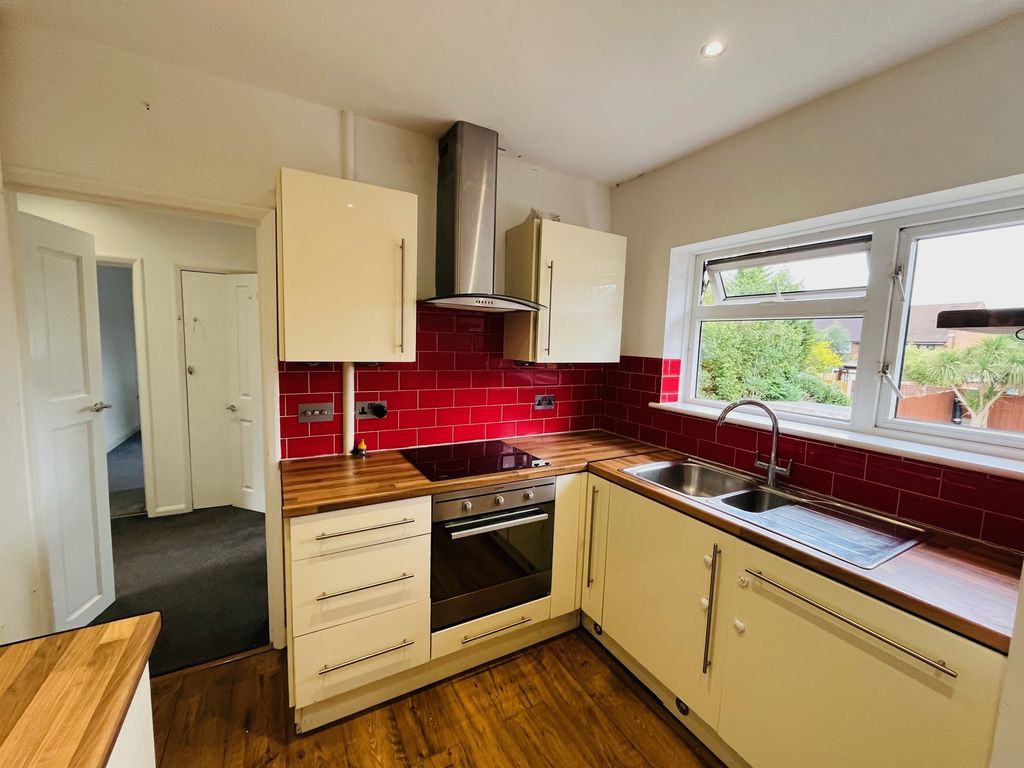 Property photo 3 of 10 Kitchen2