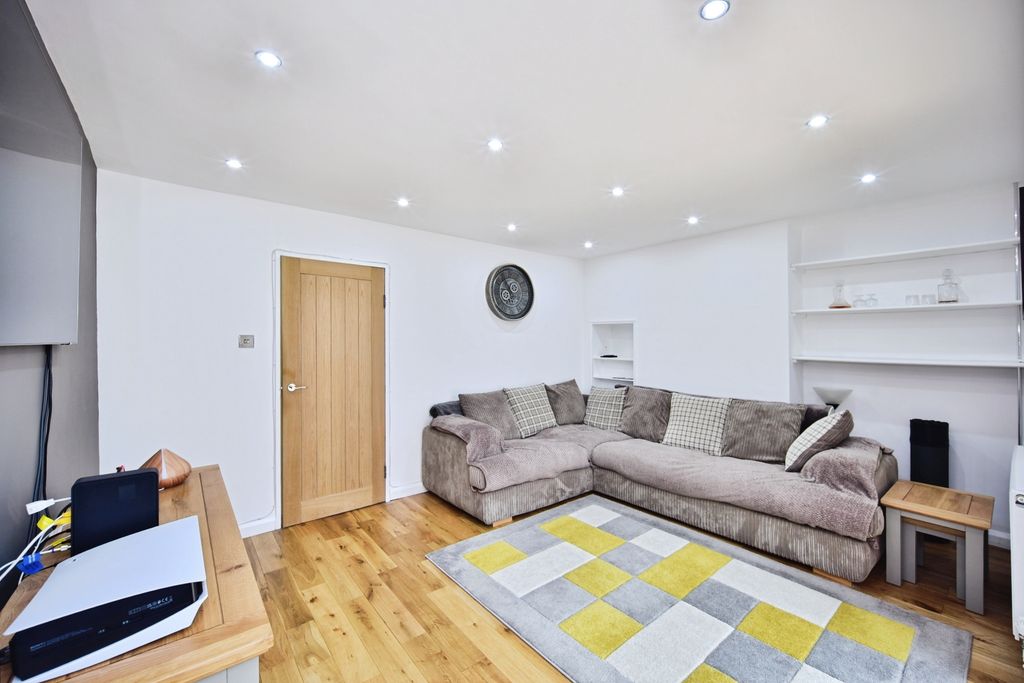 Property photo 3 of 18