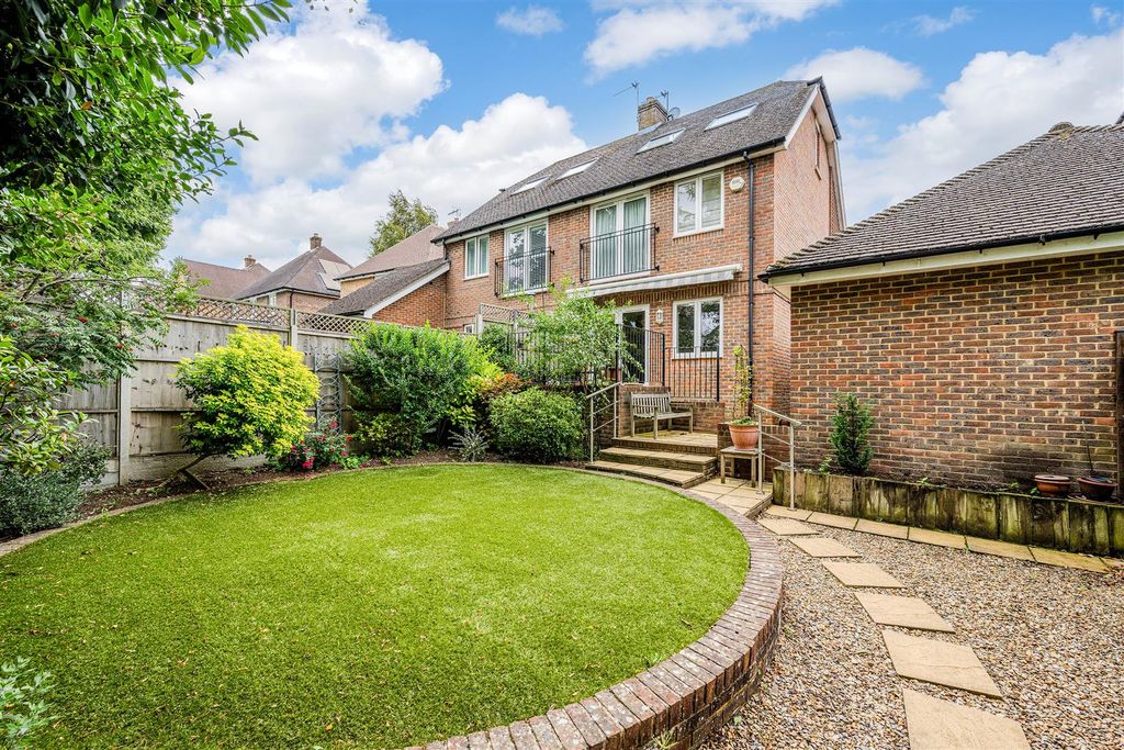 Property photo 2 of 16 Rowan Close, 11 (3).Jpg