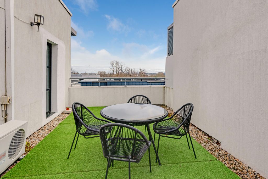 Property photo 2 of 14 Image