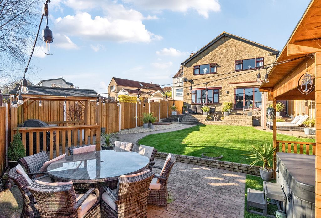 Property photo 3 of 19 Picture 3