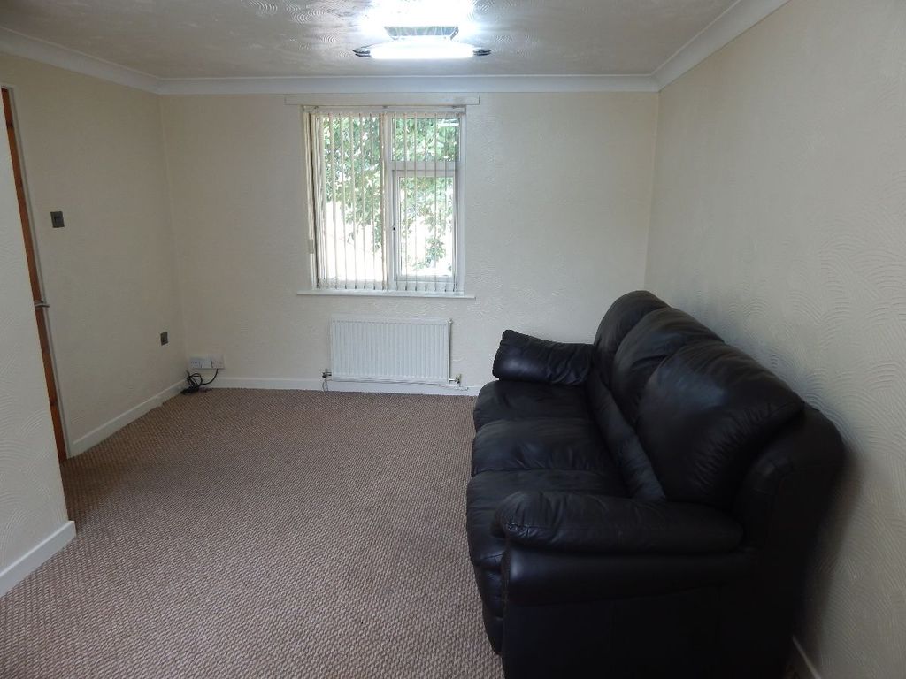 Property photo 1 of 14 Living Room