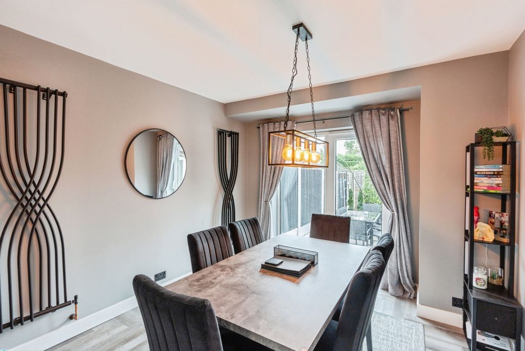 Property photo 3 of 19 Pbox-Img.Jpg