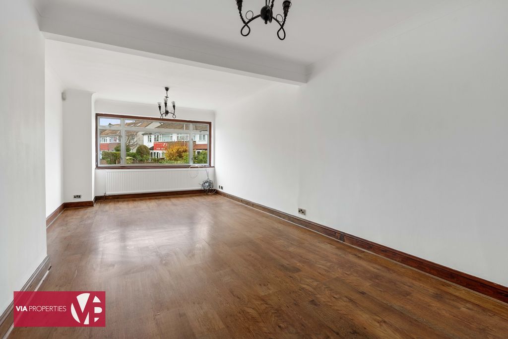 Property photo 3 of 14 Photo 2