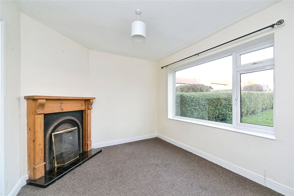 Property photo 3 of 17 Dining Room