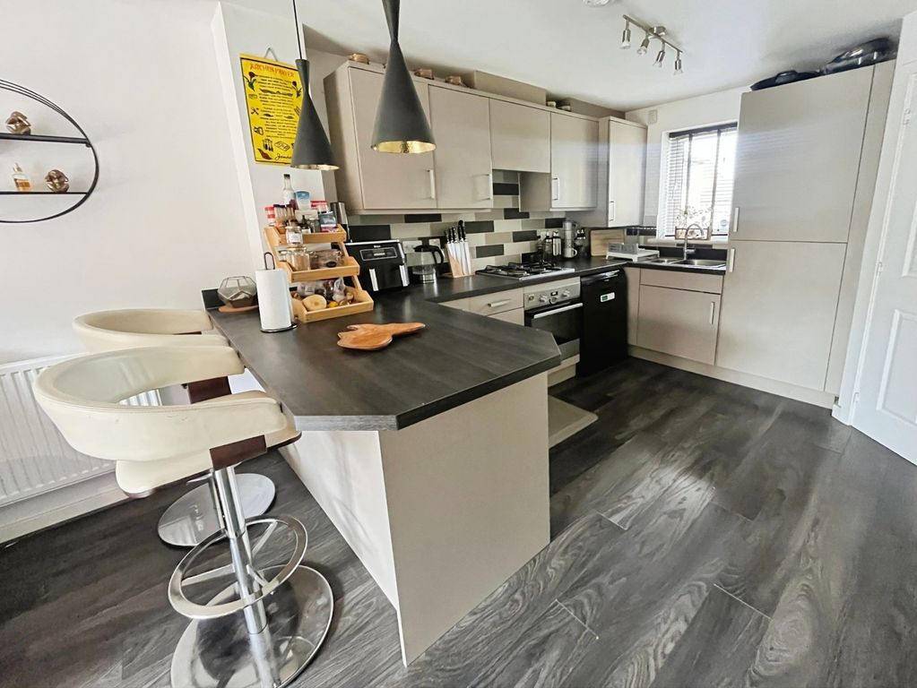 Property photo 3 of 10 Pbox-Img.Jpg