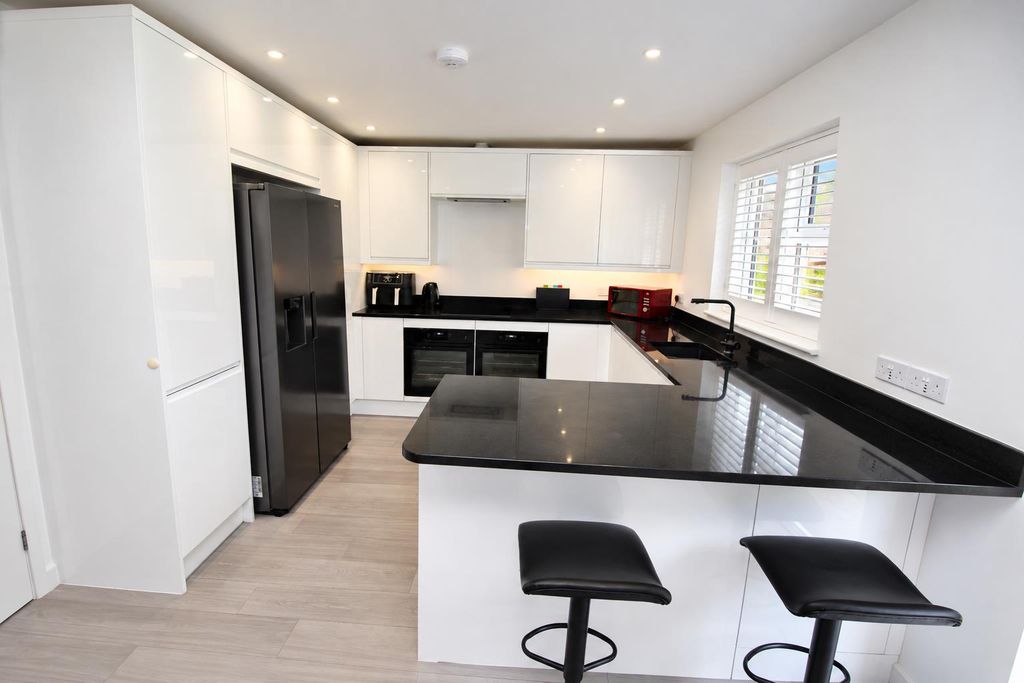 Property photo 3 of 15 Kitchen