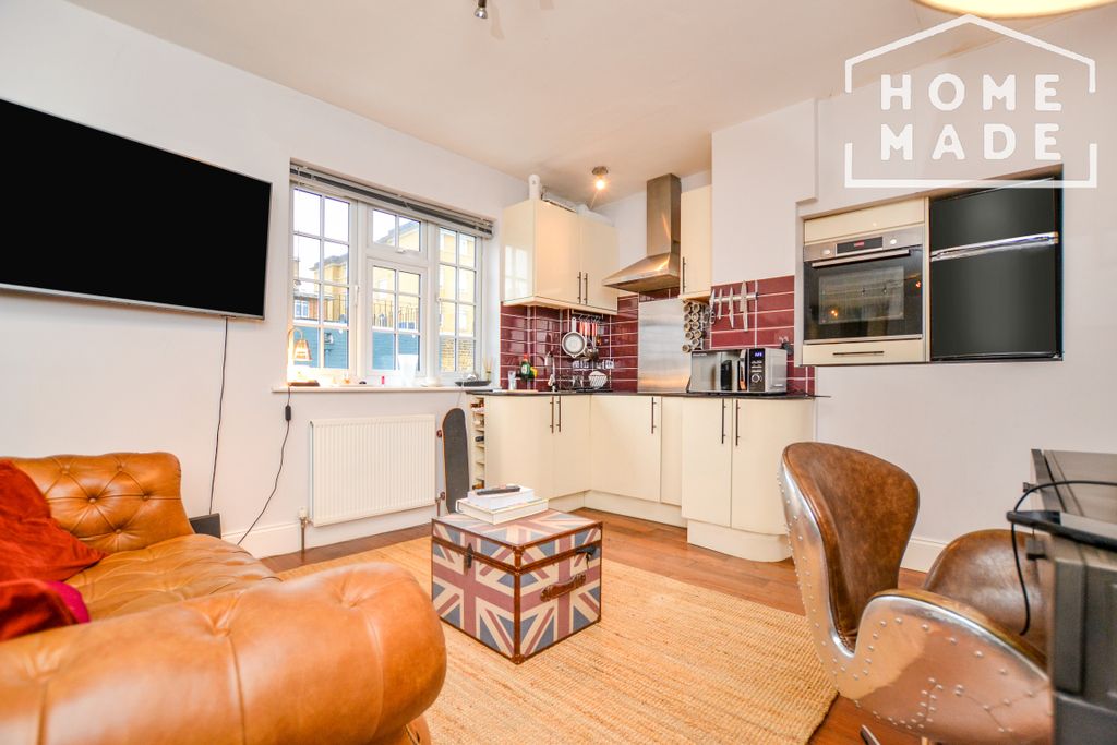 Property photo 3 of 8