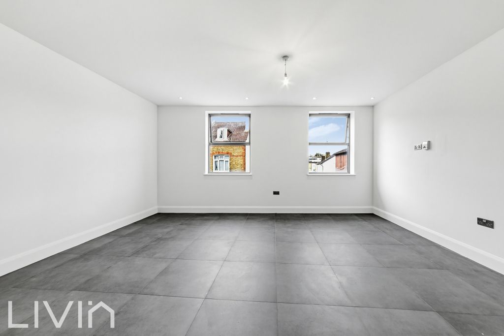 Property photo 3 of 8 3