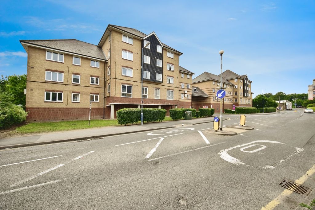 Property photo 2 of 10 Front