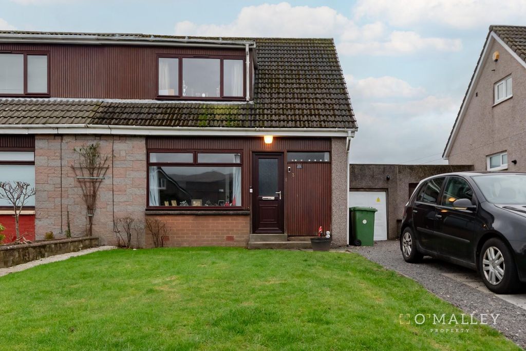 Property photo 1 of 11 External Front