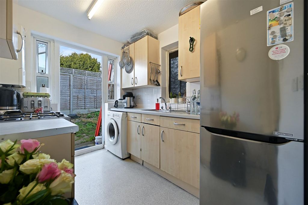 Property photo 3 of 10 Rcar- Popes Lane7.Jpg