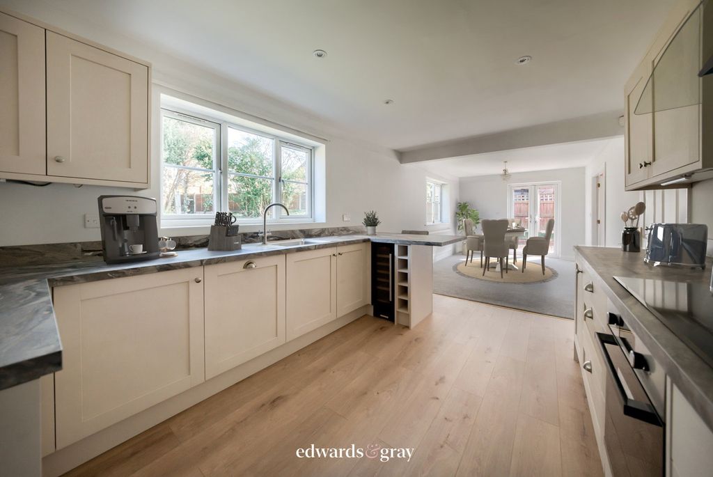 Property photo 2 of 30