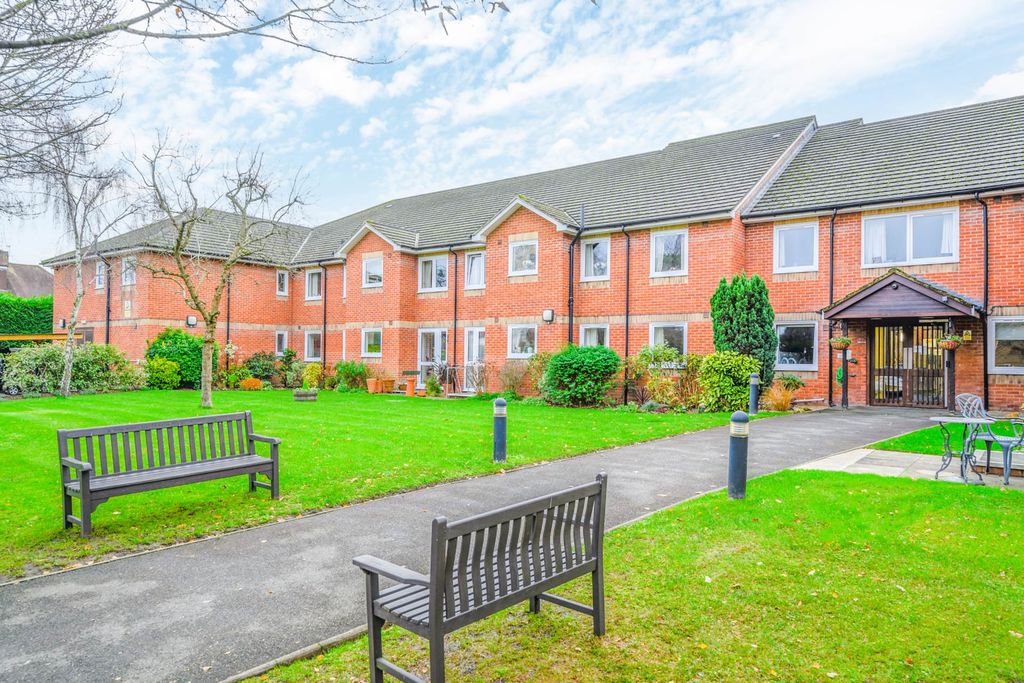 Property photo 1 of 12