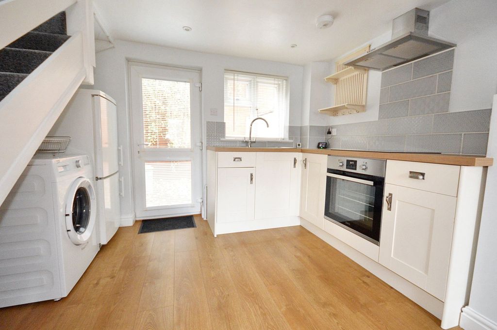 Property photo 3 of 6 Kitchen