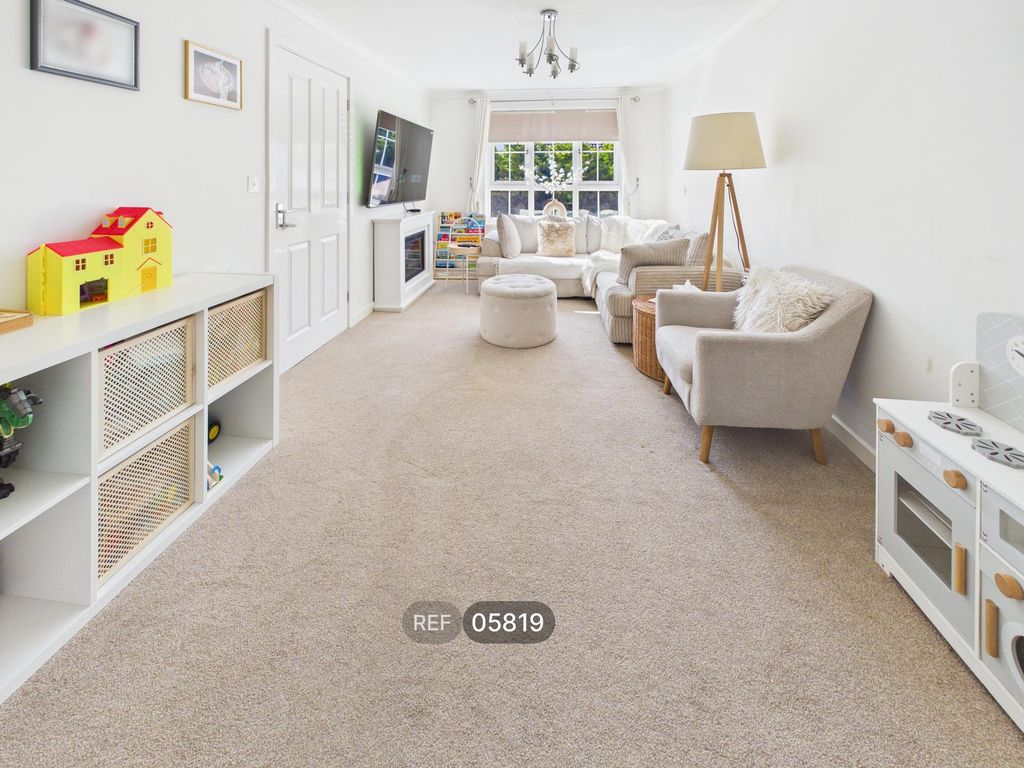 Property photo 2 of 16 Living Room