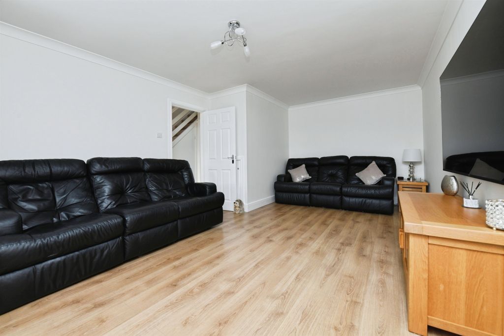 Property photo 2 of 13 Lounge