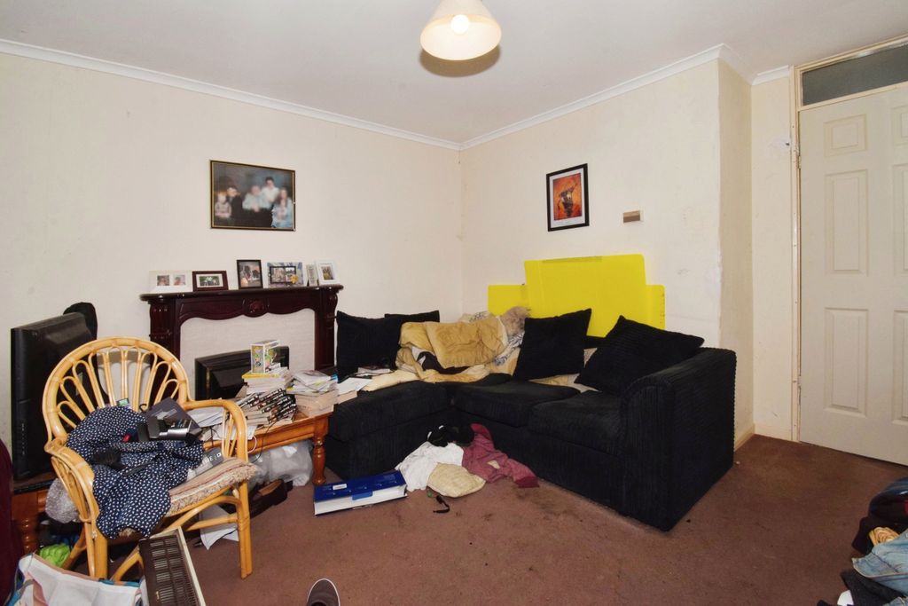 Property photo 2 of 17 Lounge