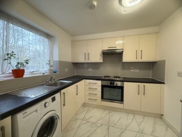 Property photo 3 of 9 Kitchen1