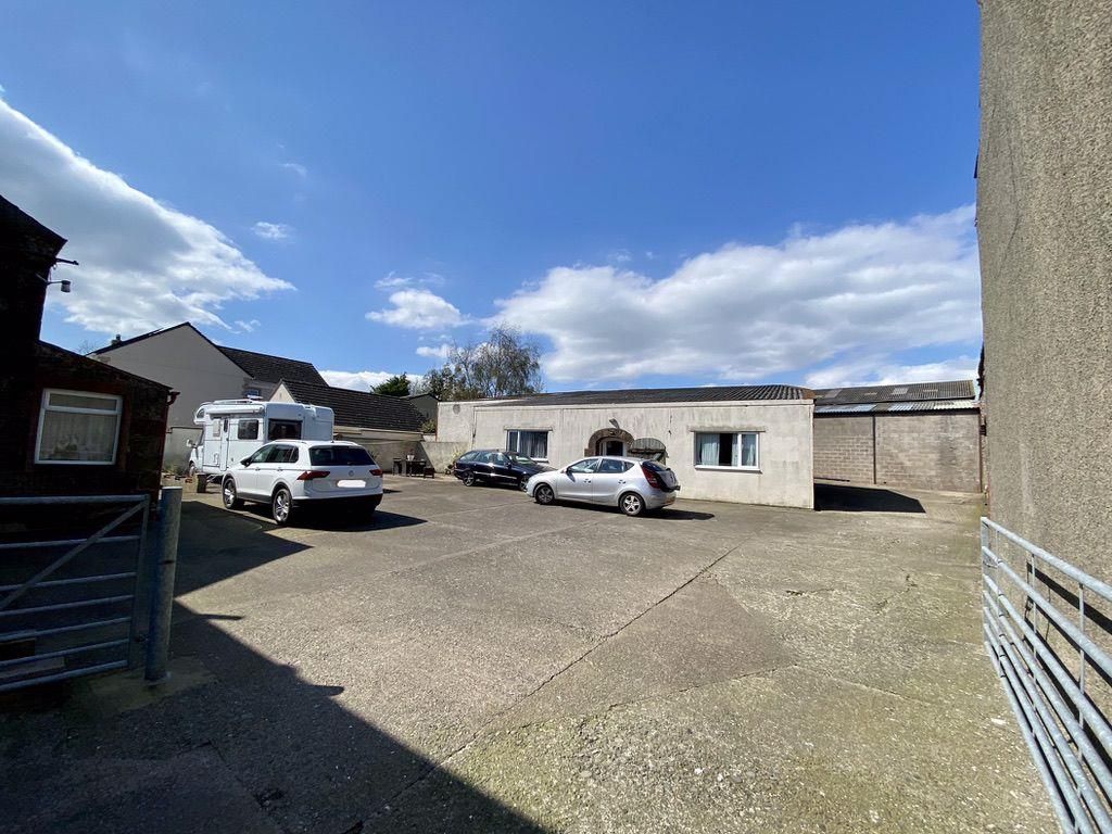 Property photo 3 of 33