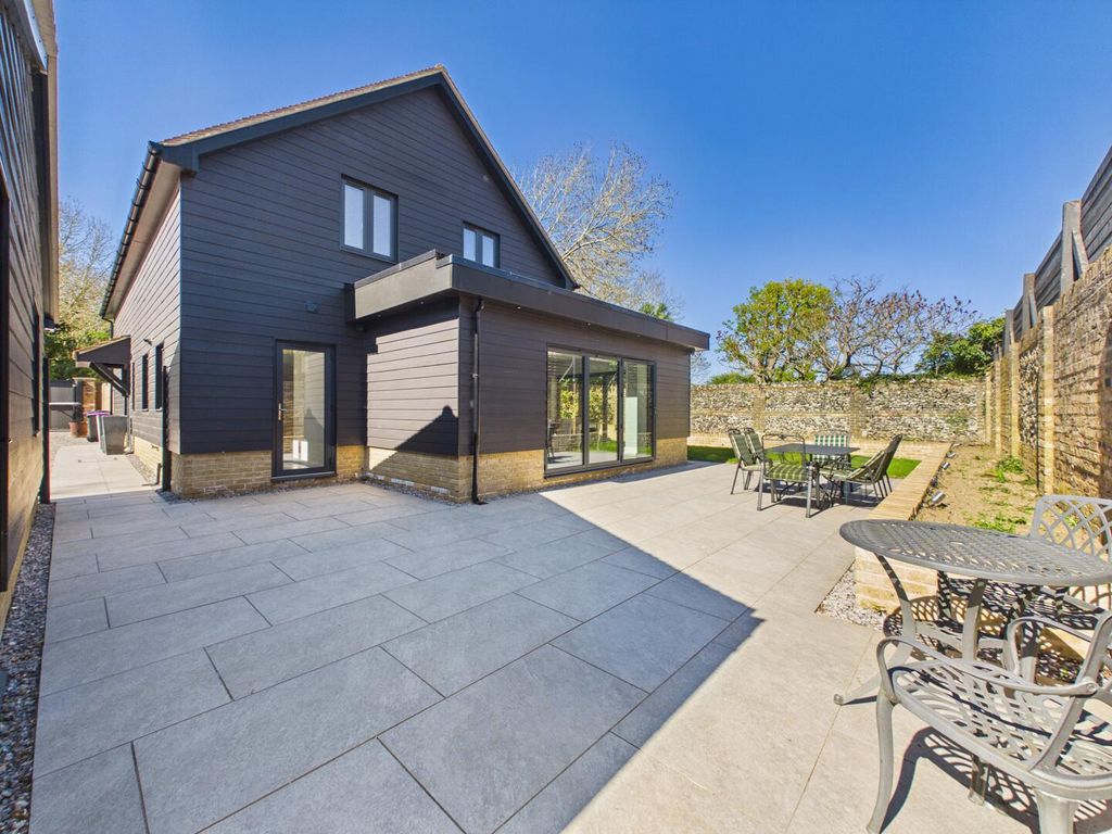 Property photo 1 of 40 Rear Garden