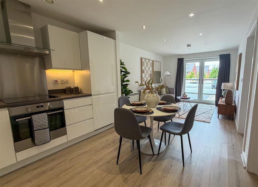 Property photo 1 of 14 Dining Area & Kitchen.Jpg