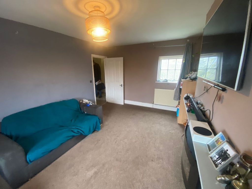 Property photo 3 of 5