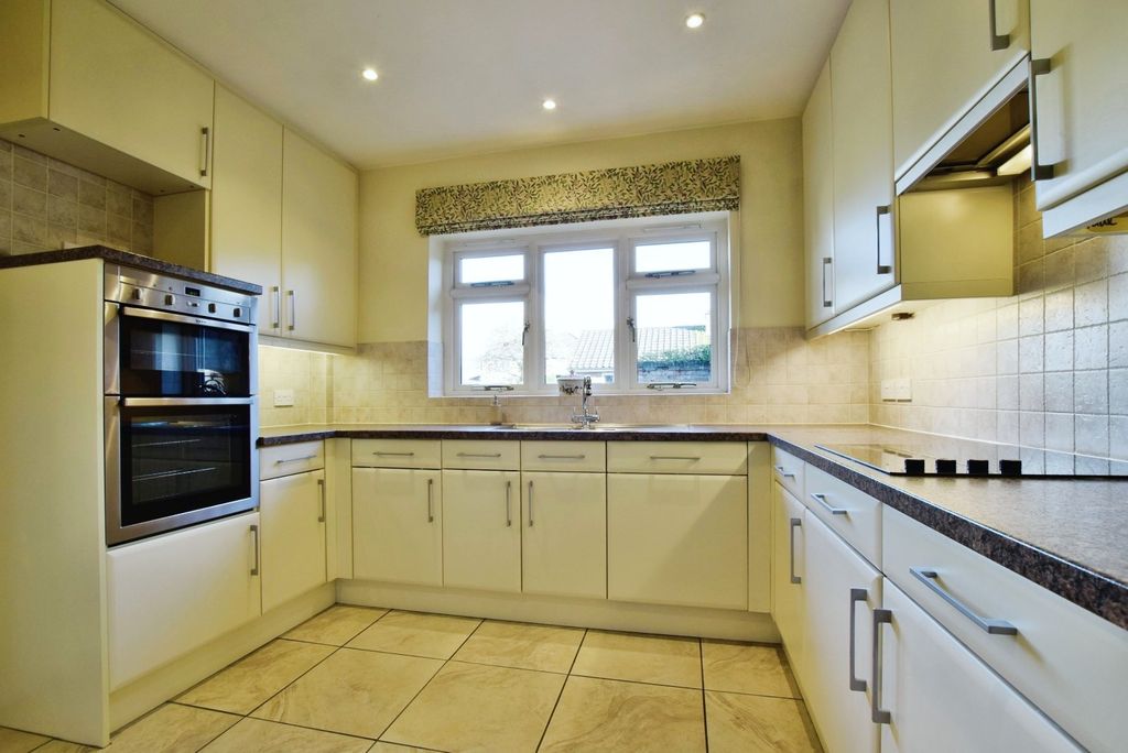Property photo 2 of 21 Kitchen