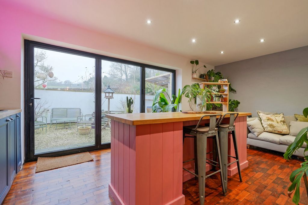 Property photo 3 of 26