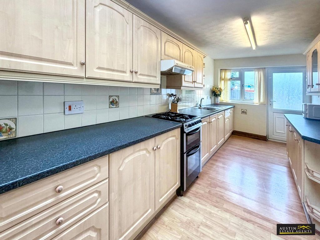 Property photo 3 of 14 Kitchen