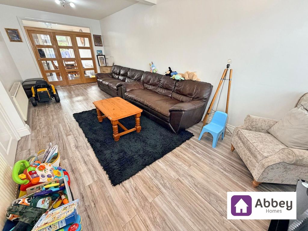 Property photo 2 of 15 Lounge